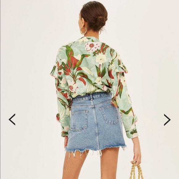 TOPSHOP Floral Print Ruffled Detail Top - Picture 2 of 8